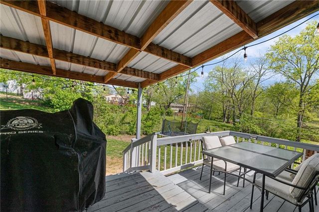 106 NW 61st Street, Gladstone, MO 64118