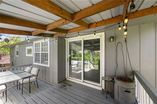 106 NW 61st Street, Gladstone, MO 64118