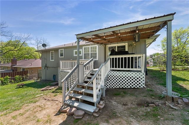 106 NW 61st Street, Gladstone, MO 64118