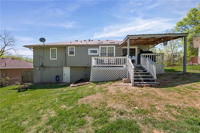 106 NW 61st Street, Gladstone, MO 64118