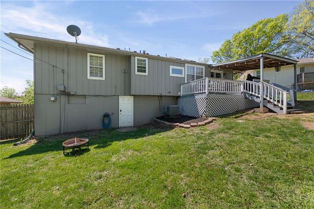 106 NW 61st Street, Gladstone, MO 64118