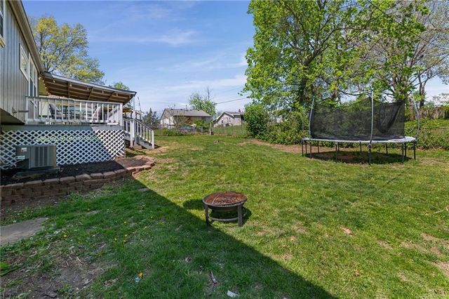 106 NW 61st Street, Gladstone, MO 64118