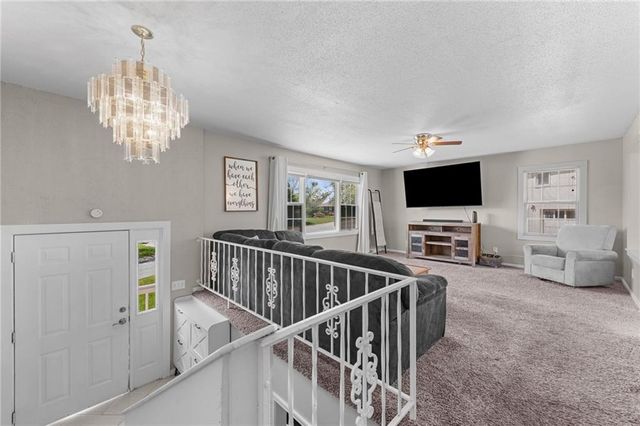 106 NW 61st Street, Gladstone, MO 64118