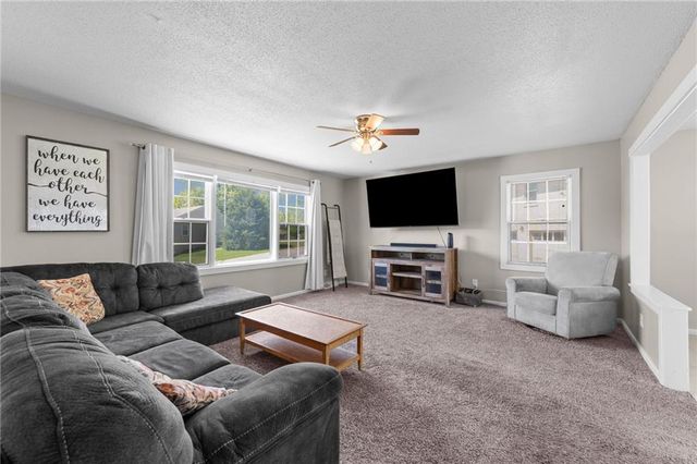 106 NW 61st Street, Gladstone, MO 64118