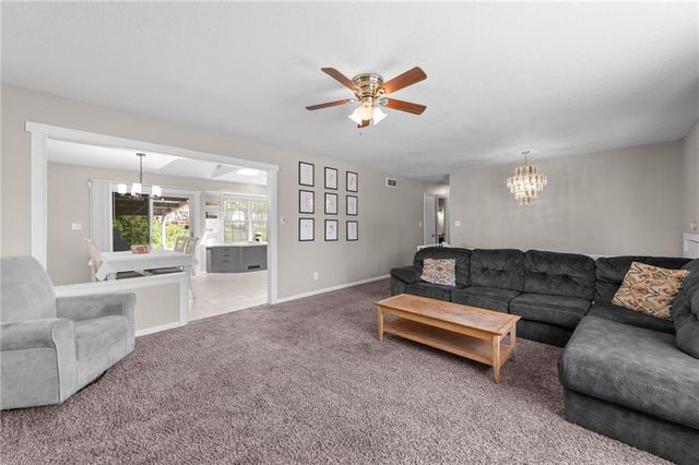 106 NW 61st Street, Gladstone, MO 64118