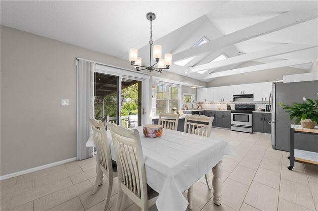 106 NW 61st Street, Gladstone, MO 64118