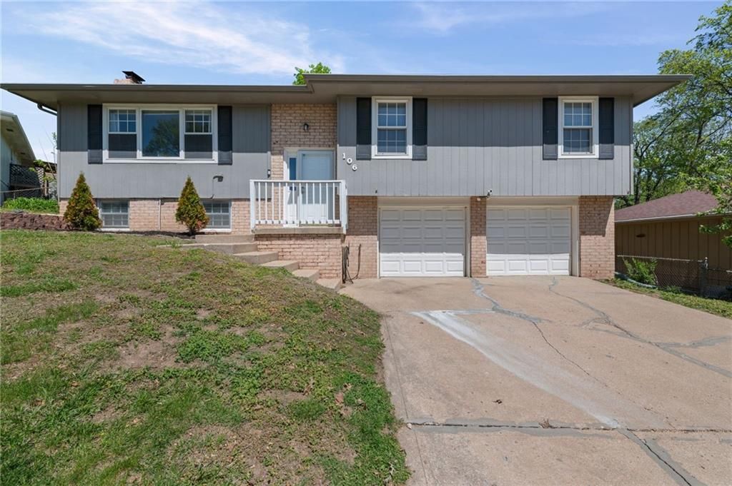 106 NW 61st Street, Gladstone, MO 64118