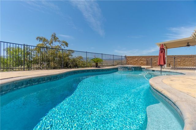 2424 Lenai, Corona, CA 92879