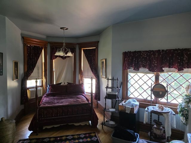 705 W Highland Avenue, Elgin, IL 60123