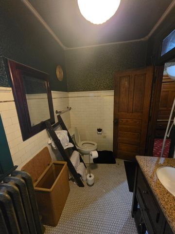 705 W Highland Avenue, Elgin, IL 60123