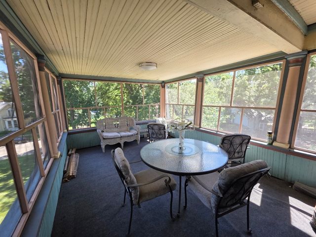 705 W Highland Avenue, Elgin, IL 60123