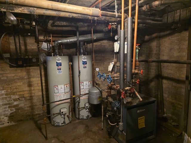 705 W Highland Avenue, Elgin, IL 60123