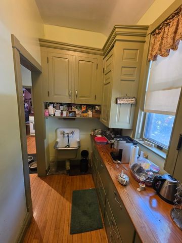 705 W Highland Avenue, Elgin, IL 60123