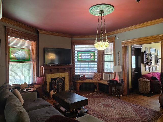 705 W Highland Avenue, Elgin, IL 60123