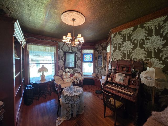 705 W Highland Avenue, Elgin, IL 60123