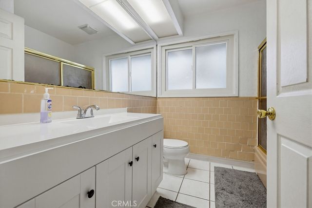 1934 S Robert Lane, Anaheim, CA 92802