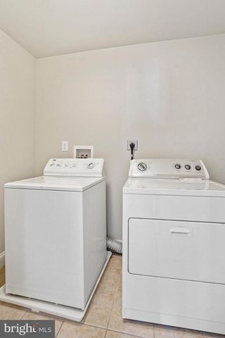 5604 HOOVER ST, Bethesda, MD 20817