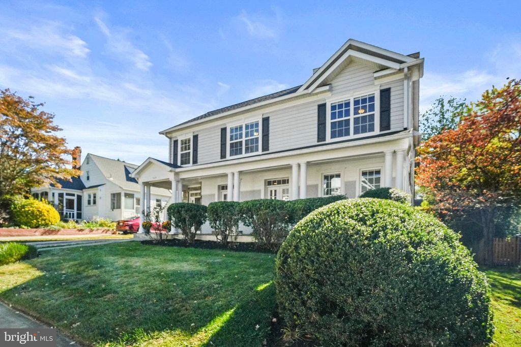 5604 HOOVER ST, Bethesda, MD 20817