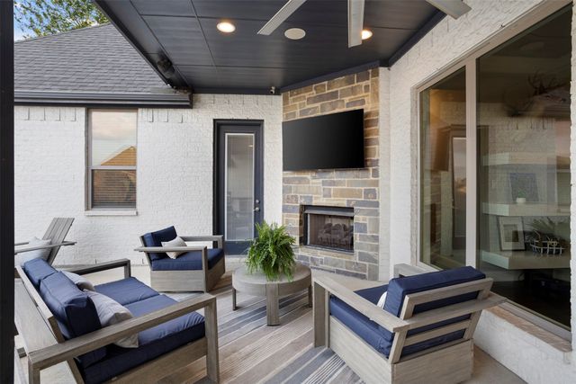 1125 Whisper Willows Drive, Fort Worth, TX 76052