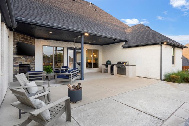 1125 Whisper Willows Drive, Fort Worth, TX 76052