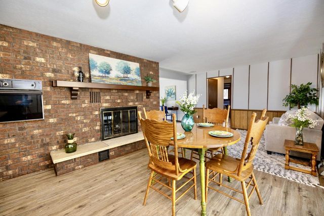 772 Brookwood CIRCLE, Hobart, WI 54155