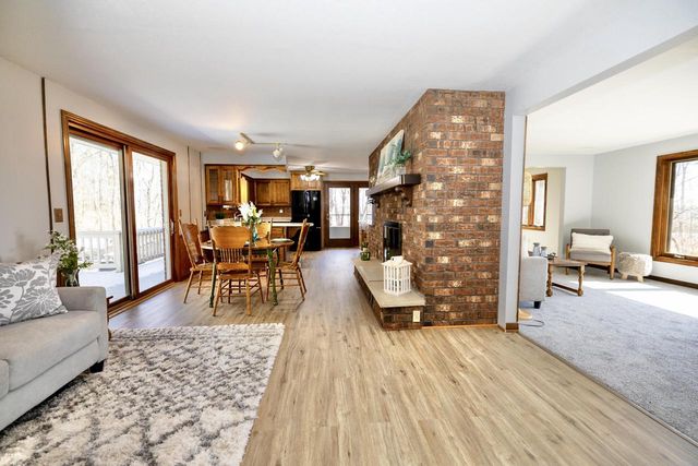 772 Brookwood CIRCLE, Hobart, WI 54155