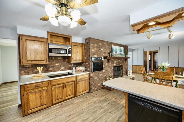 772 Brookwood CIRCLE, Hobart, WI 54155
