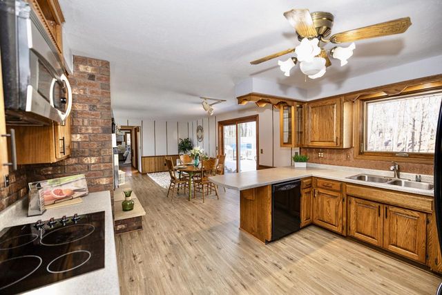 772 Brookwood CIRCLE, Hobart, WI 54155