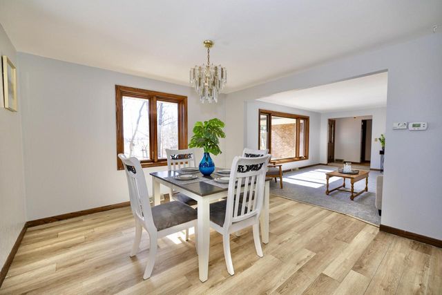 772 Brookwood CIRCLE, Hobart, WI 54155