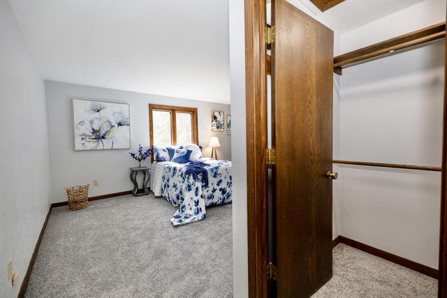 772 Brookwood CIRCLE, Hobart, WI 54155