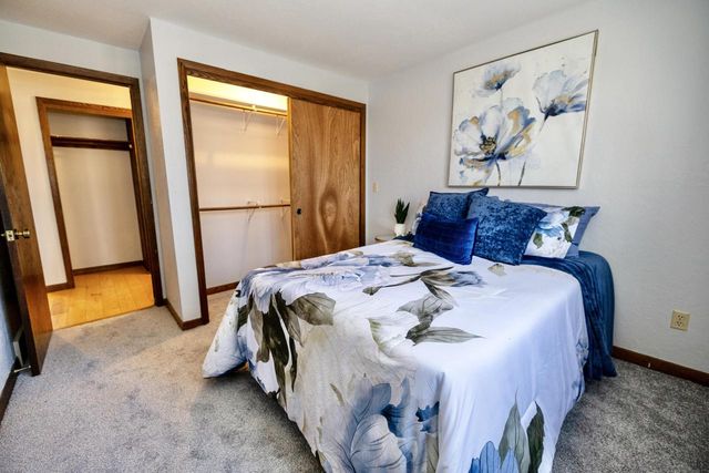 772 Brookwood CIRCLE, Hobart, WI 54155