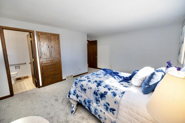 772 Brookwood CIRCLE, Hobart, WI 54155