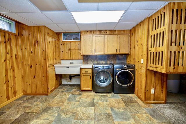 772 Brookwood CIRCLE, Hobart, WI 54155