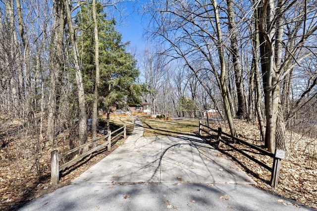 772 Brookwood CIRCLE, Hobart, WI 54155