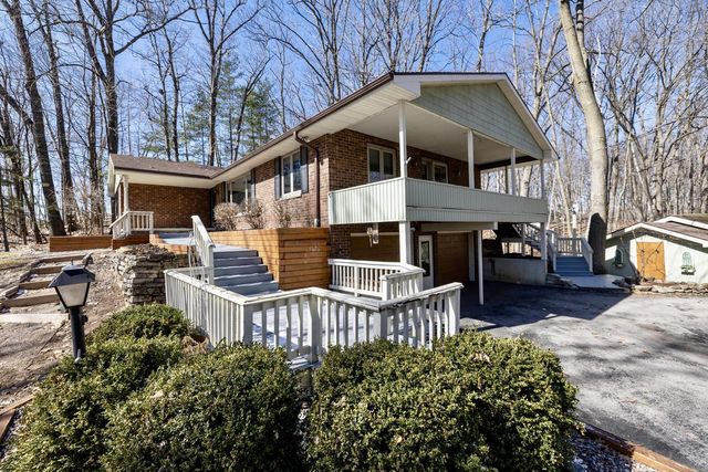 772 Brookwood CIRCLE, Hobart, WI 54155