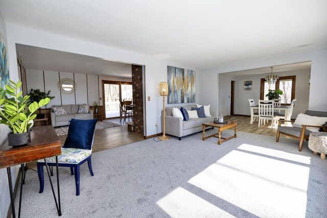 772 Brookwood CIRCLE, Hobart, WI 54155