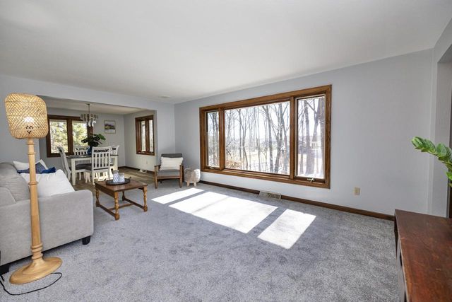 772 Brookwood CIRCLE, Hobart, WI 54155