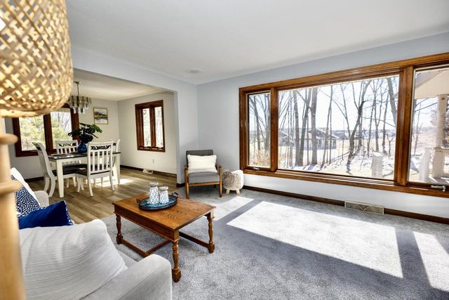 772 Brookwood CIRCLE, Hobart, WI 54155