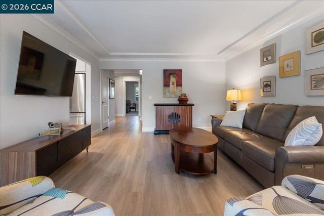 2100 Skycrest Dr 12, Walnut Creek, CA 94595