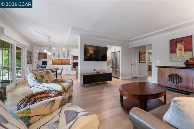 2100 Skycrest Dr 12, Walnut Creek, CA 94595