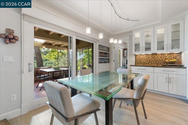 2100 Skycrest Dr 12, Walnut Creek, CA 94595