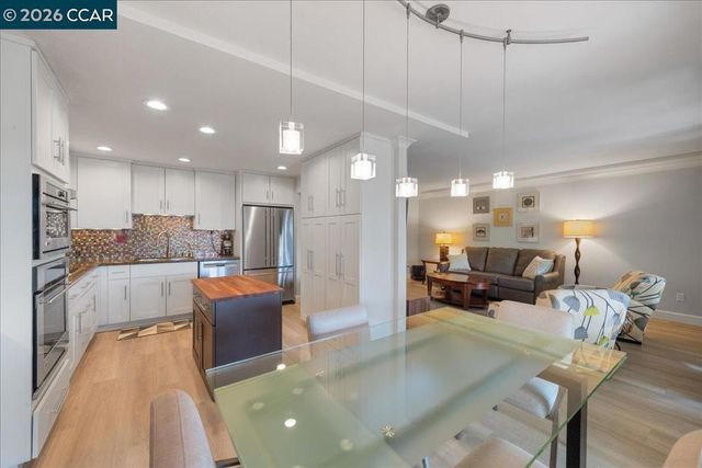 2100 Skycrest Dr 12, Walnut Creek, CA 94595