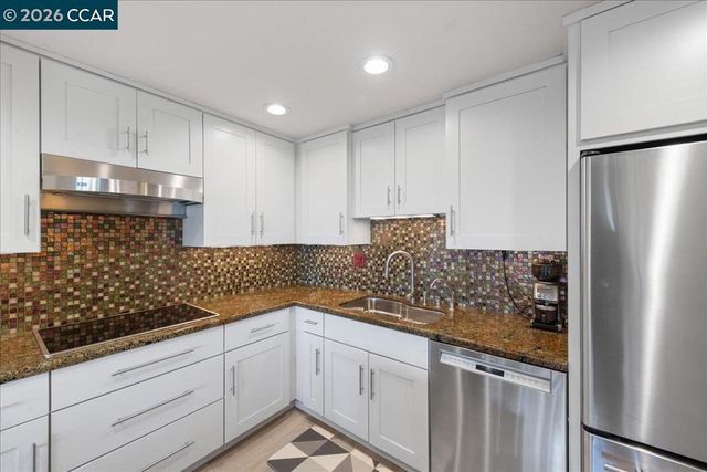 2100 Skycrest Dr 12, Walnut Creek, CA 94595