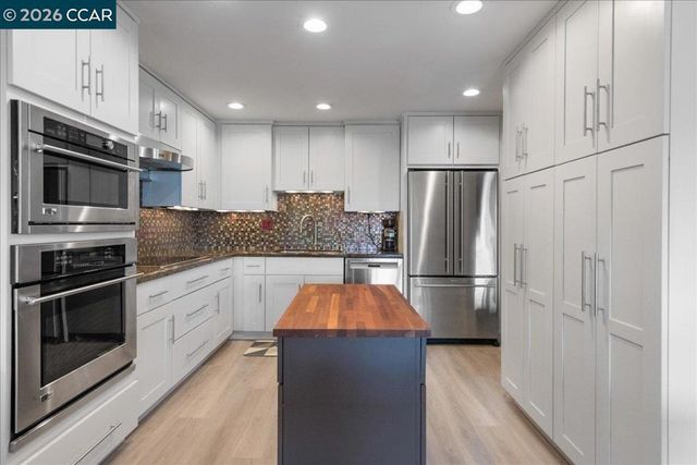 2100 Skycrest Dr 12, Walnut Creek, CA 94595