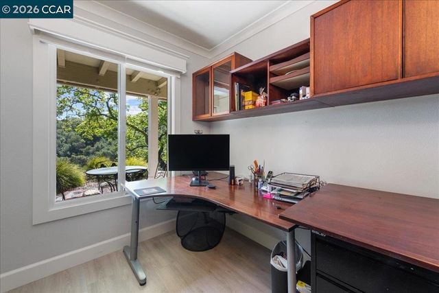 2100 Skycrest Dr 12, Walnut Creek, CA 94595