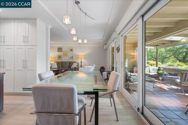 2100 Skycrest Dr 12, Walnut Creek, CA 94595