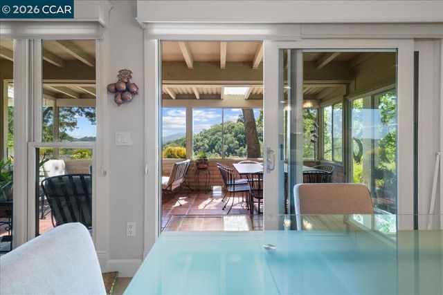 2100 Skycrest Dr 12, Walnut Creek, CA 94595