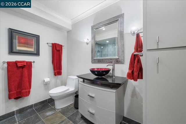 2100 Skycrest Dr 12, Walnut Creek, CA 94595