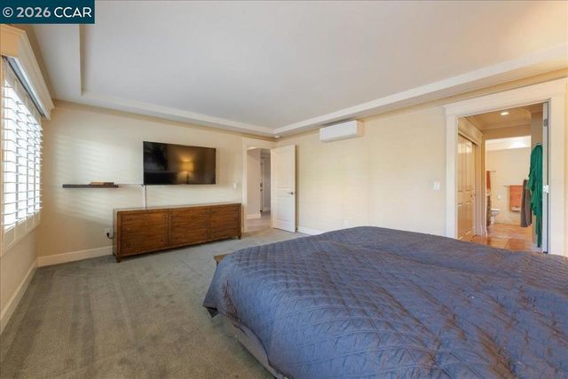 2100 Skycrest Dr 12, Walnut Creek, CA 94595