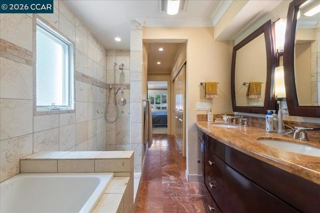 2100 Skycrest Dr 12, Walnut Creek, CA 94595